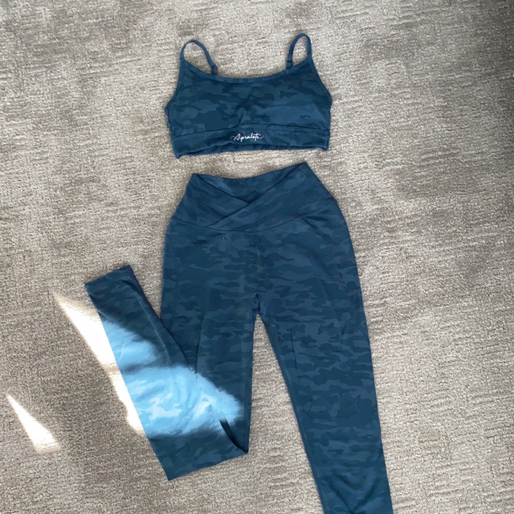 Alphalete matching leggings and sports bra